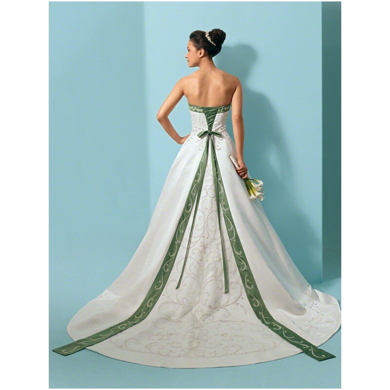 Green wedding dress Photo - 9
