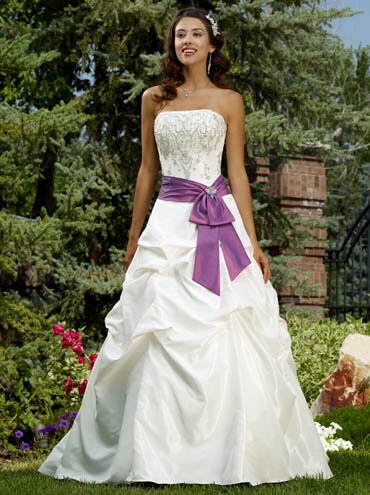 Purple and white wedding dresses Photo - 13