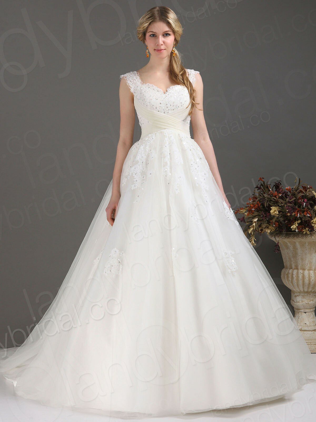 A line wedding dresses with straps Photo - 5