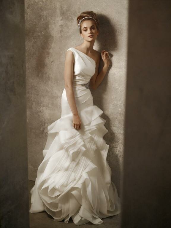 Vera Wang wedding dresses rent Photo - 2