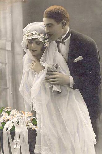 Vintage wedding dresses company Photo - 7