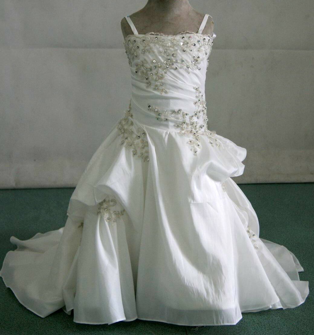 Wedding dresses for baby girl Photo - 1
