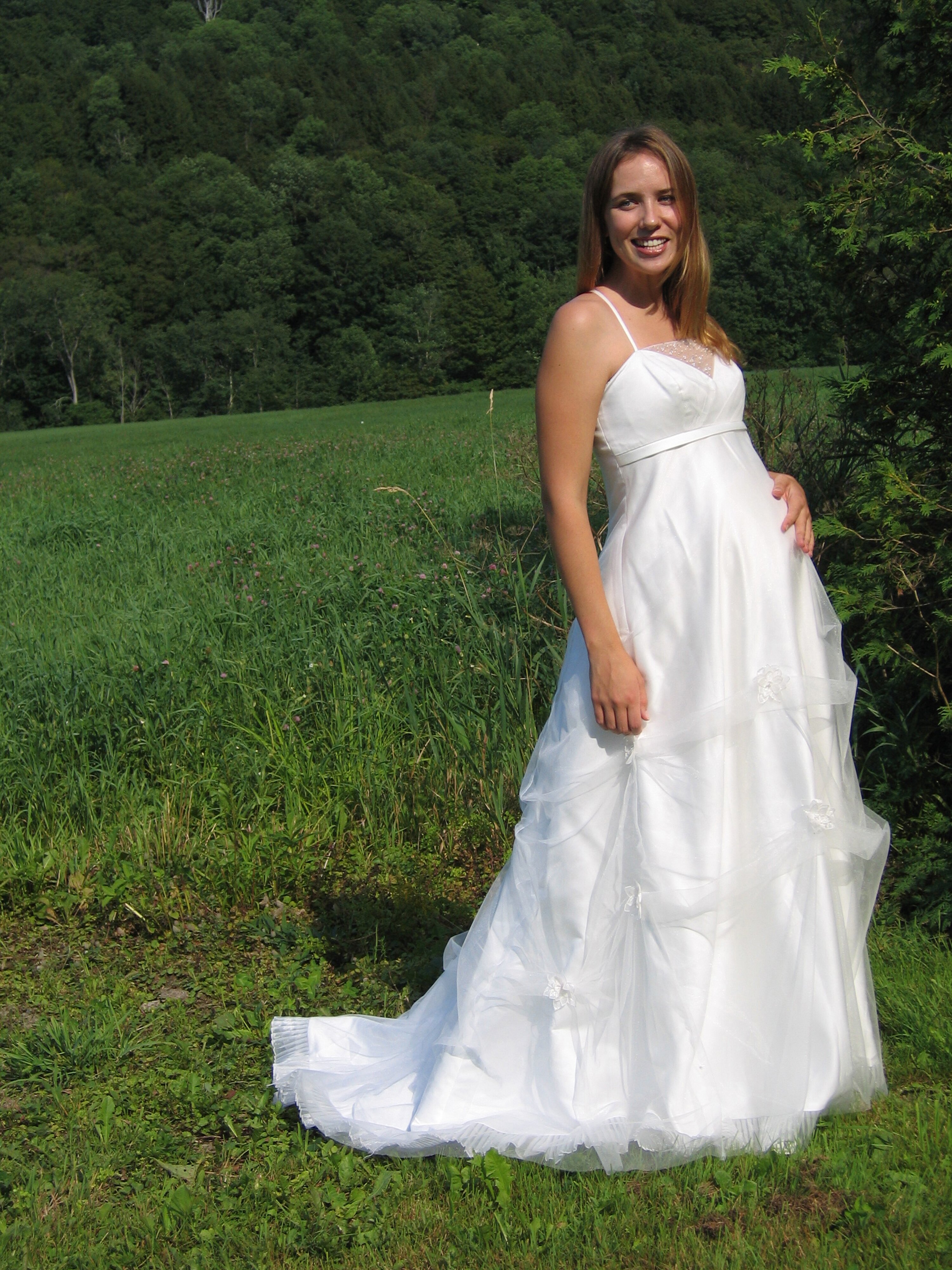 Wedding dresses for pregnant Photo - 4