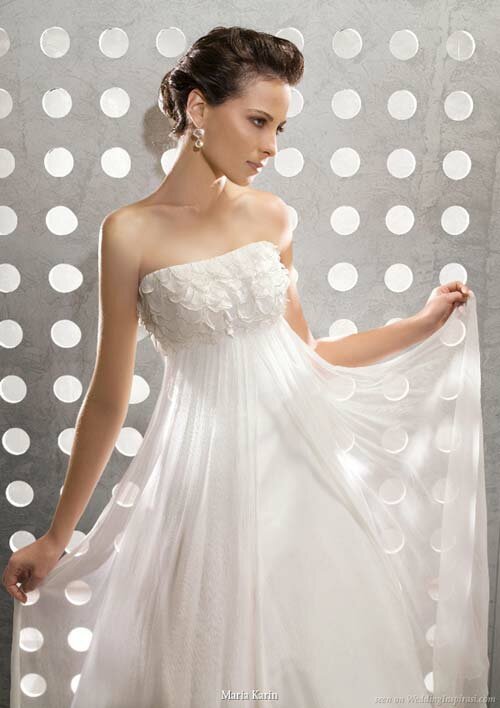 Wedding dresses for small chest Photo - 2