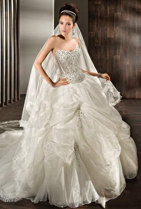 Wedding dresses for young brides Photo - 4