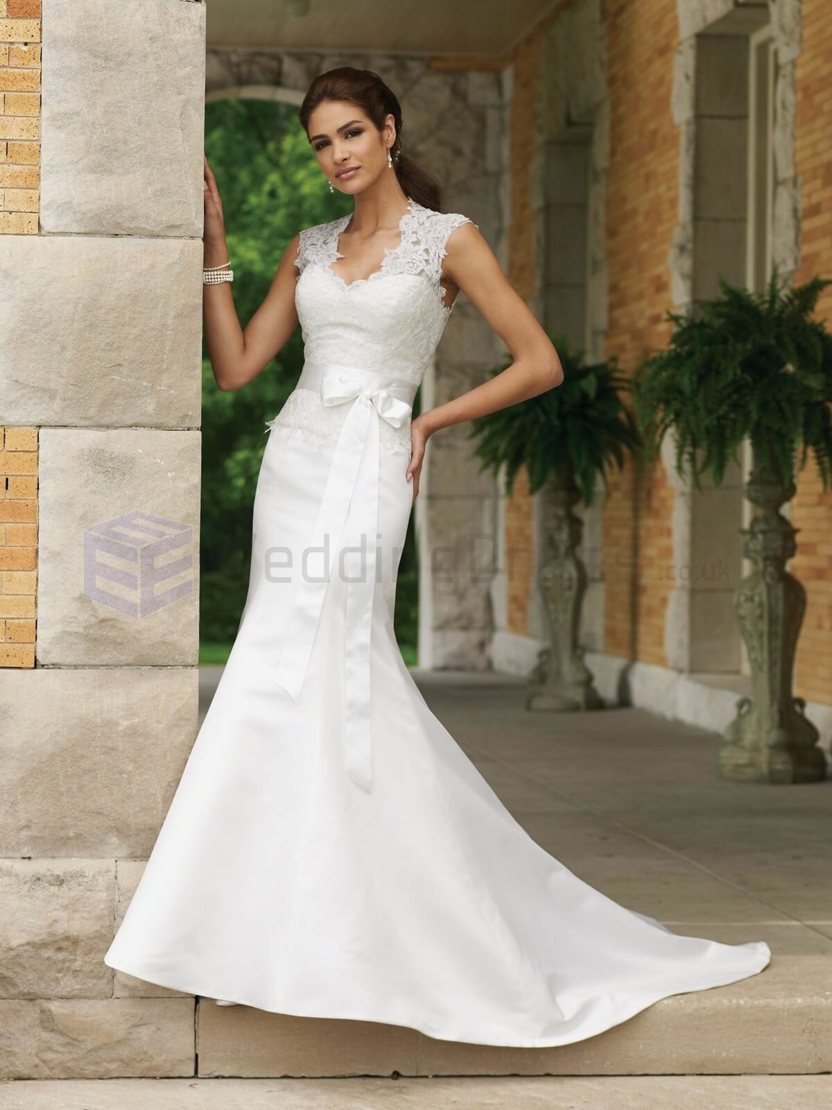 Wedding dresses with lace straps Photo - 9