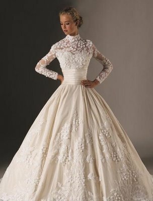 Winter wedding dresses with sleeves Photo - 3