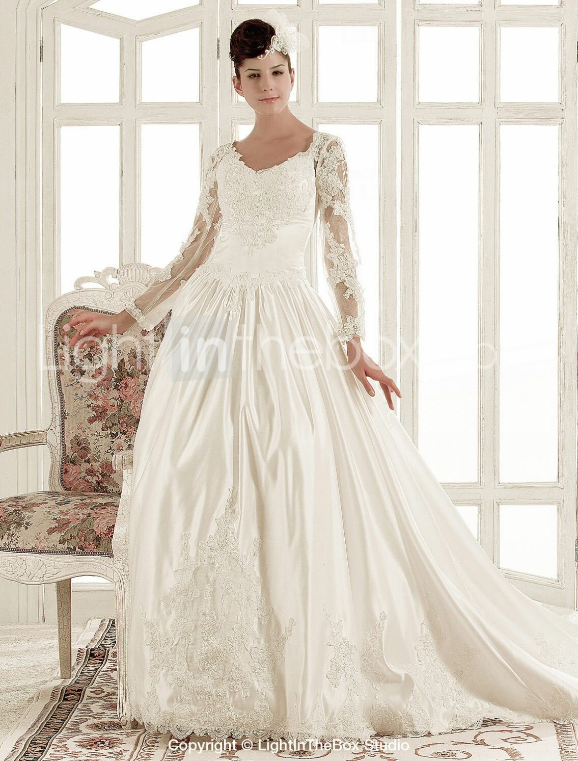 Long sleeve modest wedding dress Photo - 5