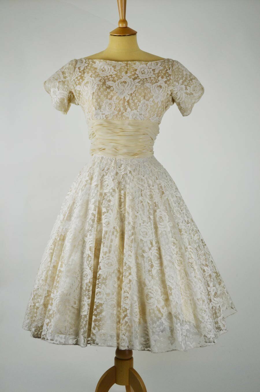Vintage wedding dresses patterns photo - 3