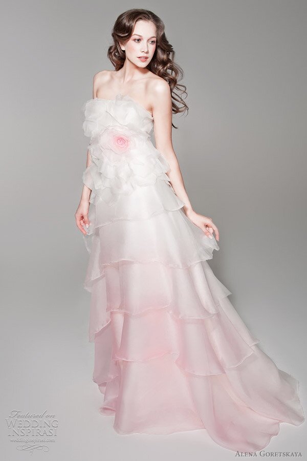 Light pink wedding dress Photo - 1