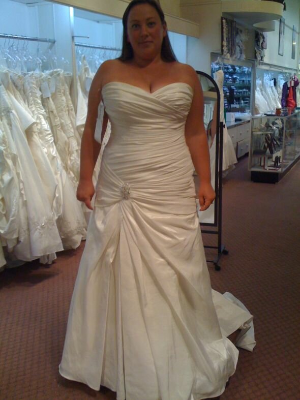 Wedding dresses for plus size brides Photo - 4