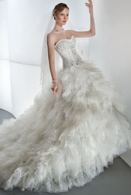 Wedding dresses for young brides Photo - 6