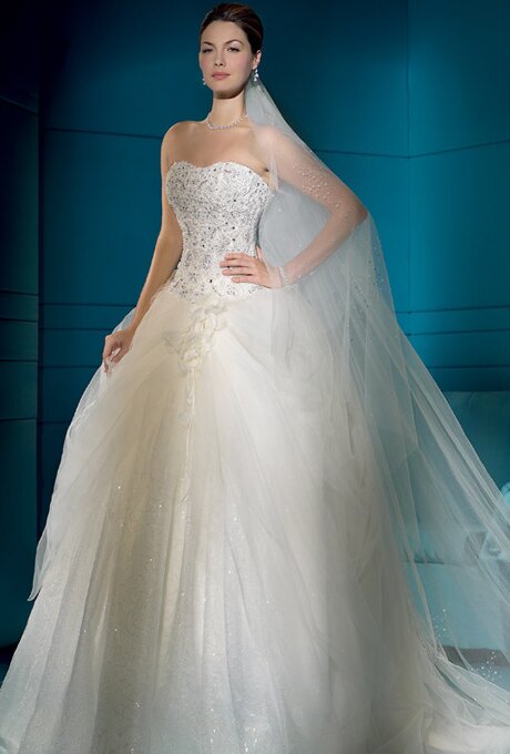 Wedding dresses for young brides Photo - 7