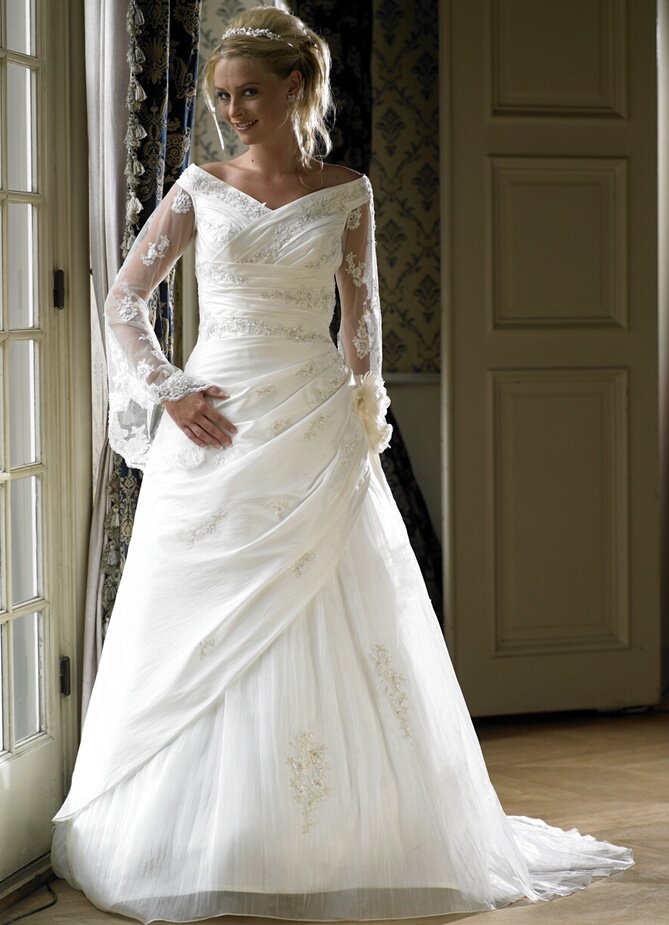 Wedding dresses with sleeves plus size Photo - 2
