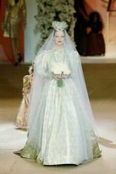 Yves Saint Laurent wedding dresses Photo - 8