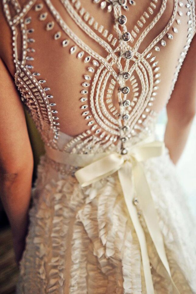Long sleeve white wedding dress Photo - 6